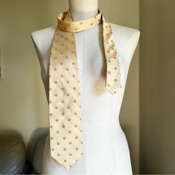 Barneys New York Men's 100% Silk Yellow Tie with Red Lady Bugs Made in Italy - Picture 8 of 8